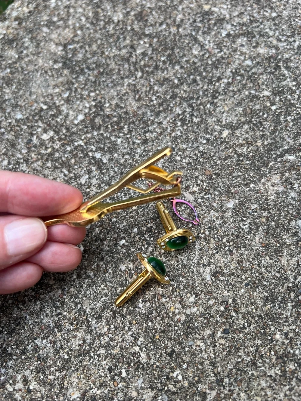 👗Gold Tie Clip and Cufflink Set with Green Cabochon Accents